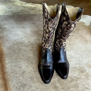 Vero Cuoio Black and Gold Heeled Boots